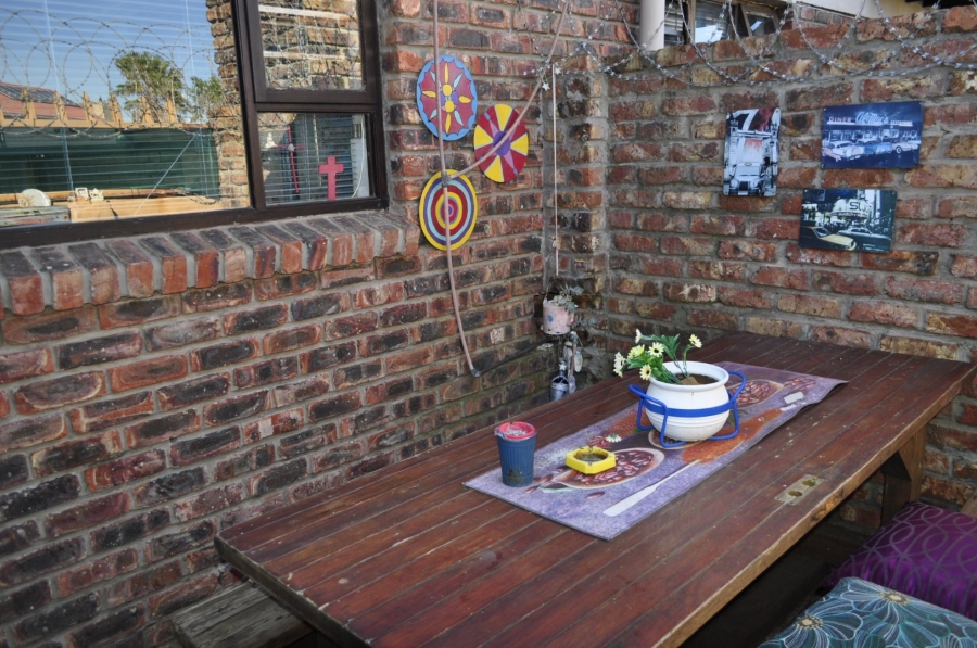 6 Bedroom Property for Sale in Wavecrest Eastern Cape